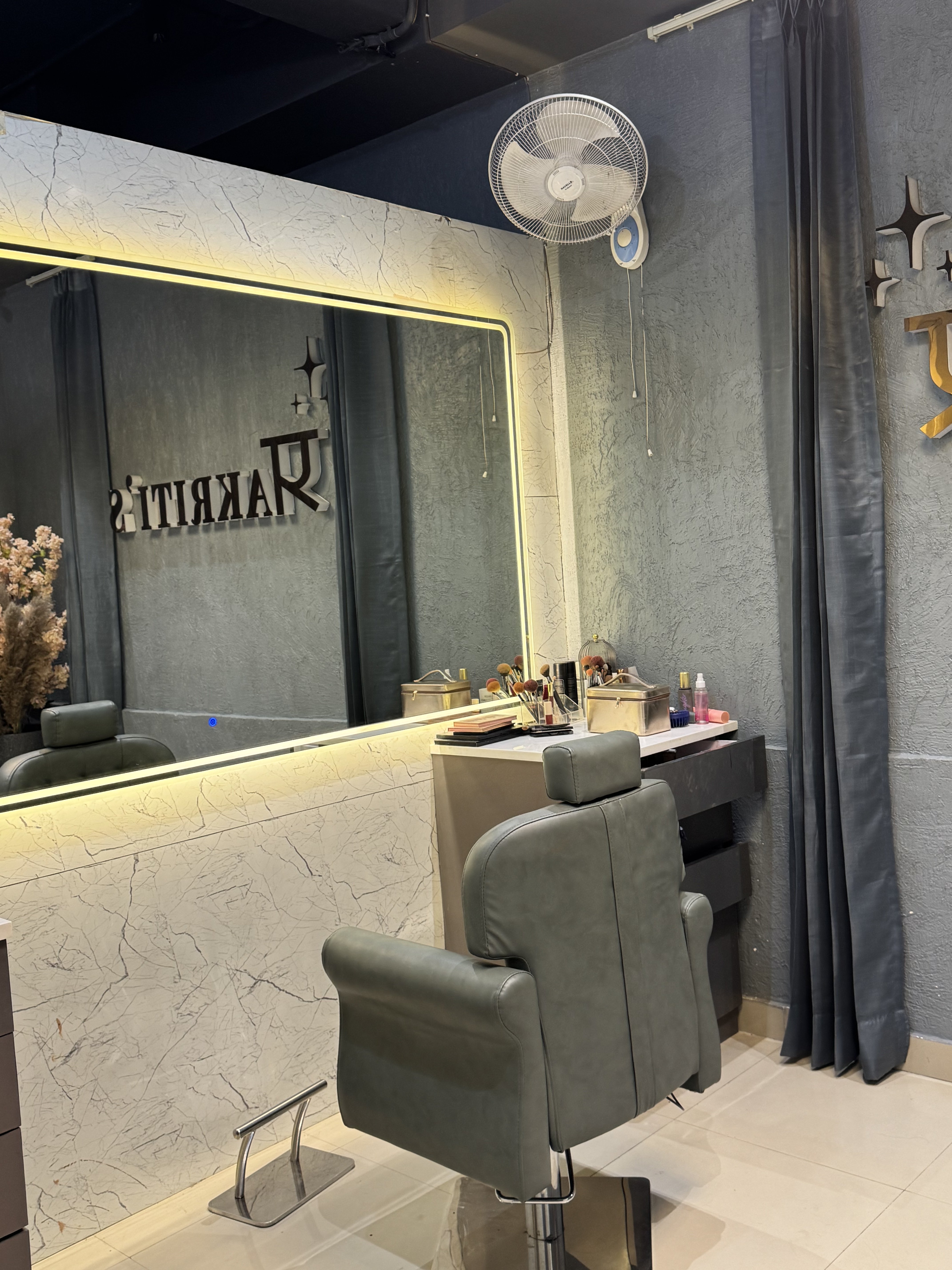 Prakriti's Salon